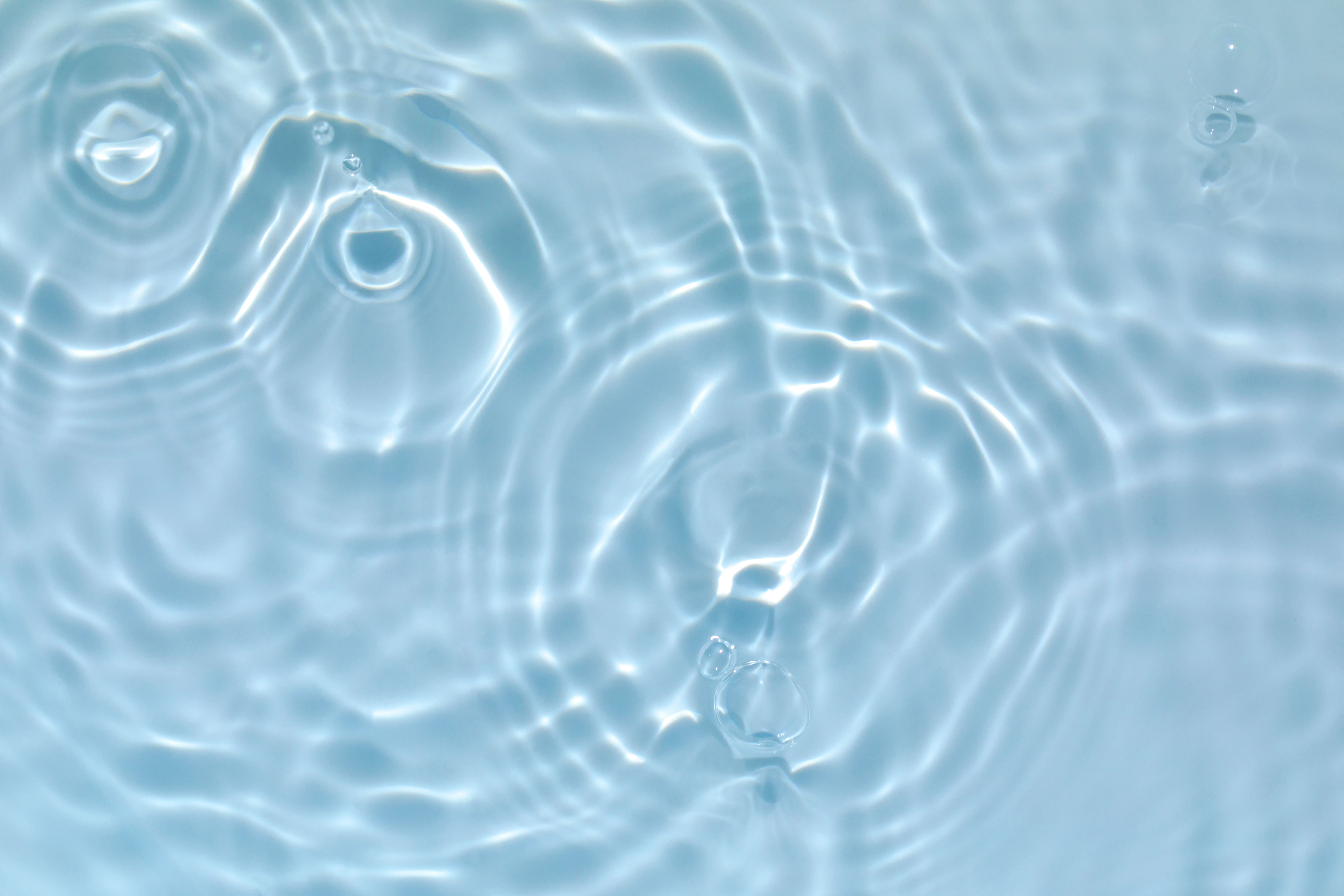 Fórmula del agua micelar 7 en 1 PURIFIED SKIN NEUTROGENA® 